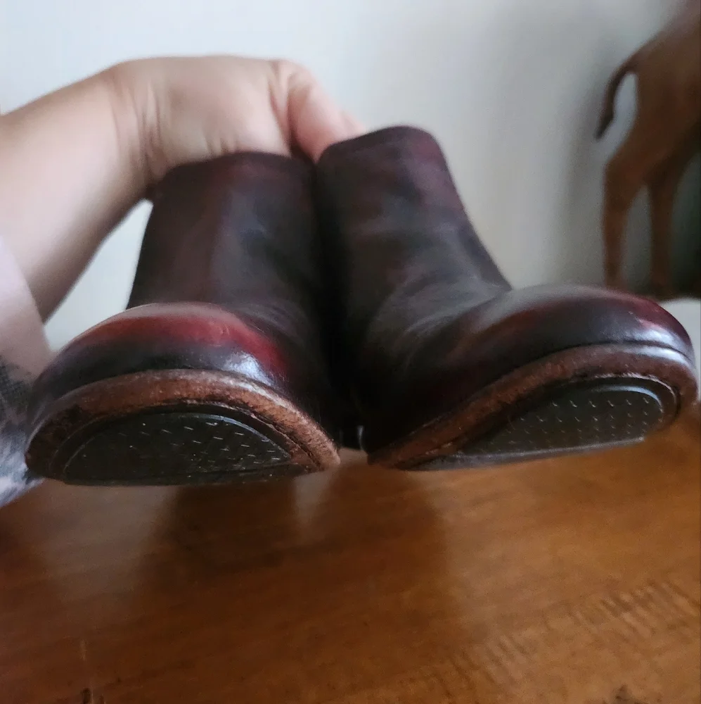 Frye Jillian Chelsea Leather Ankle Booties Size 6M